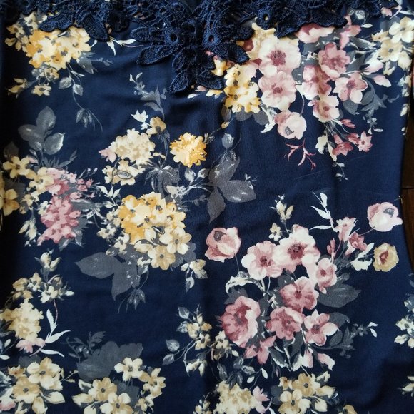 VENUS Blue Floral Mesh and Lace Top - Picture 7 of 8